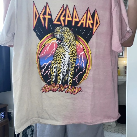 def leppard Tops - Def Leppard  High ‘N Dry Sz Large Excellent Used Condition, Laundered T Shirt